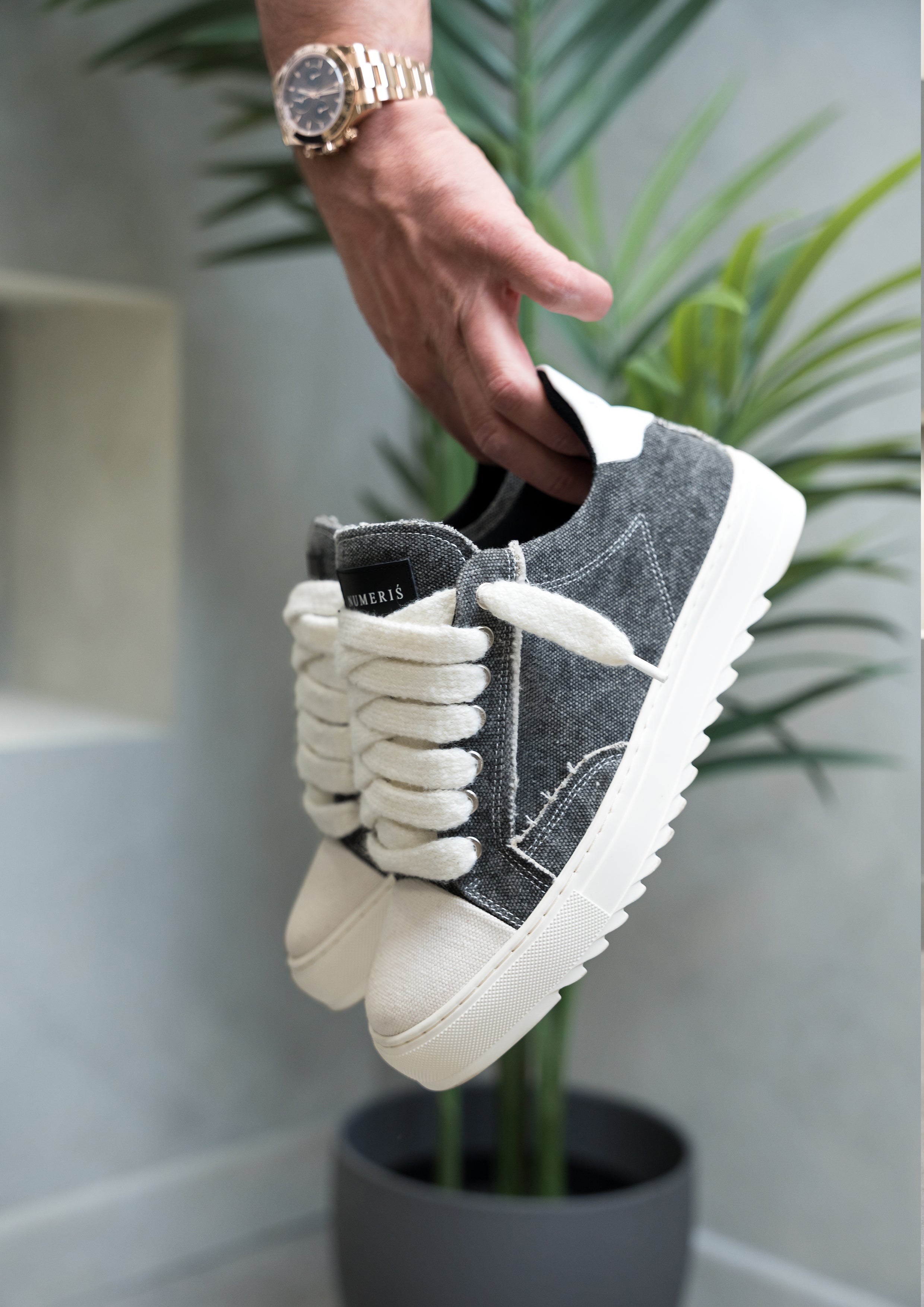 Atelier - Frayed Canvas Black