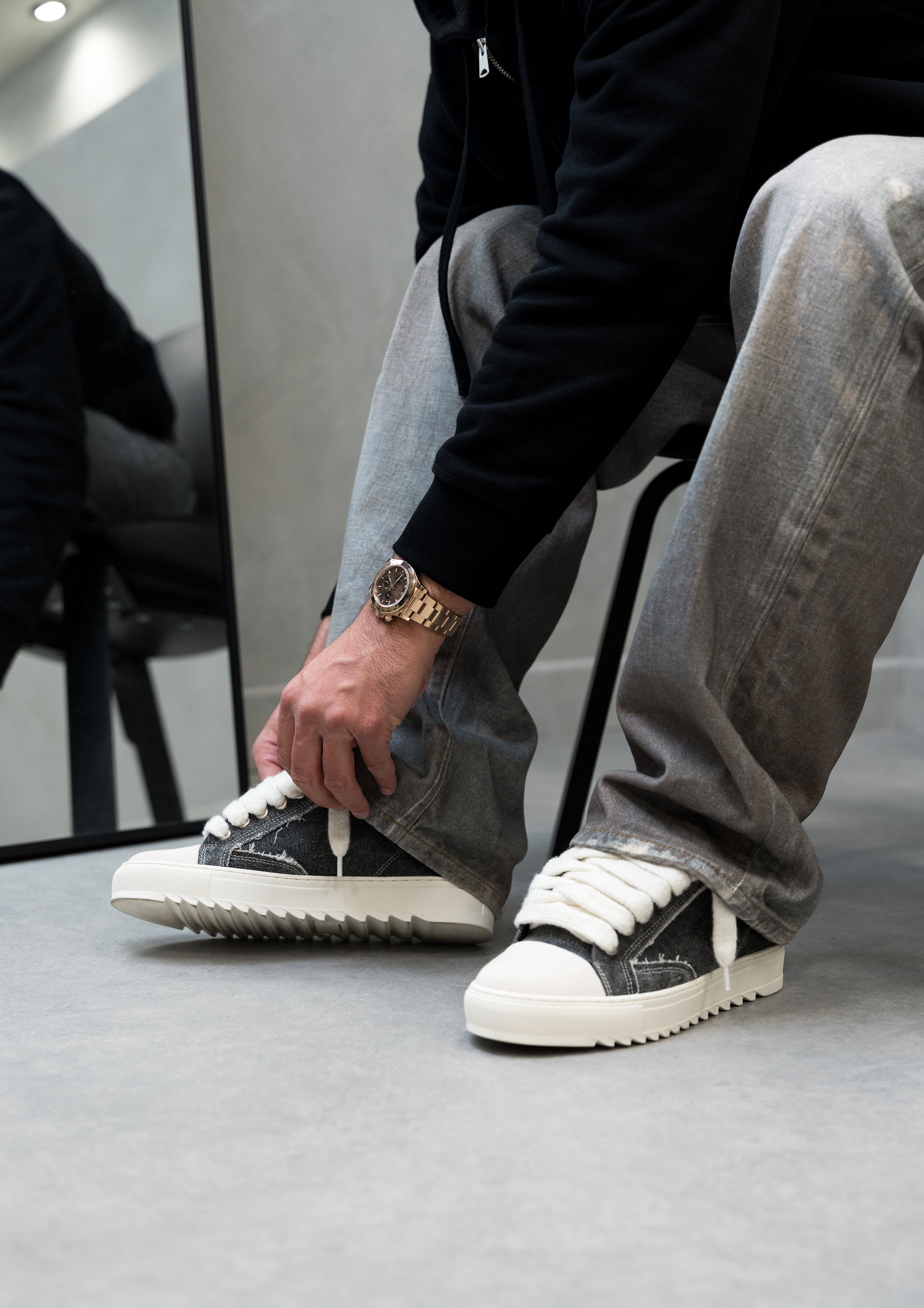 Atelier - Frayed Canvas Black
